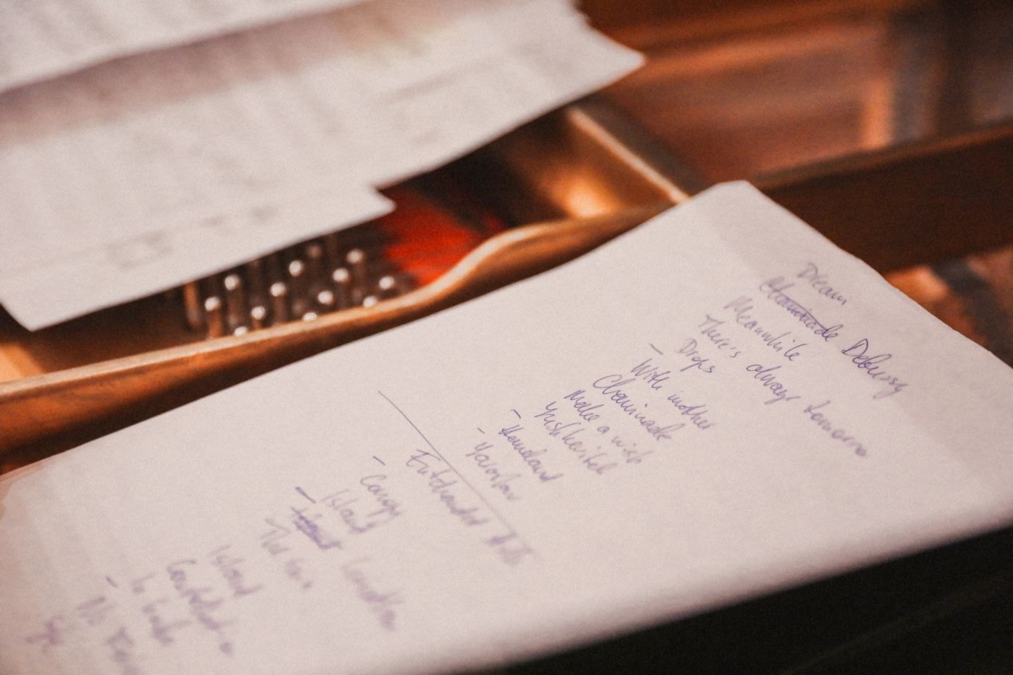 Handwritten checklist on paper beside a pen
